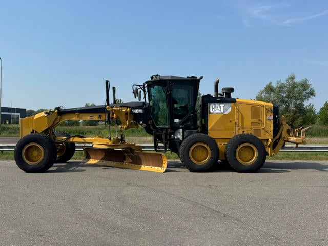 CATERPILLAR 140M3 - 2015
